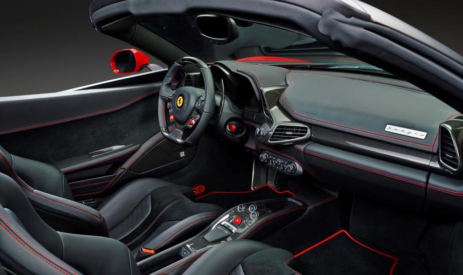 Интерьер Ferrari Sergio 2014 года  (фото 20 из 20)